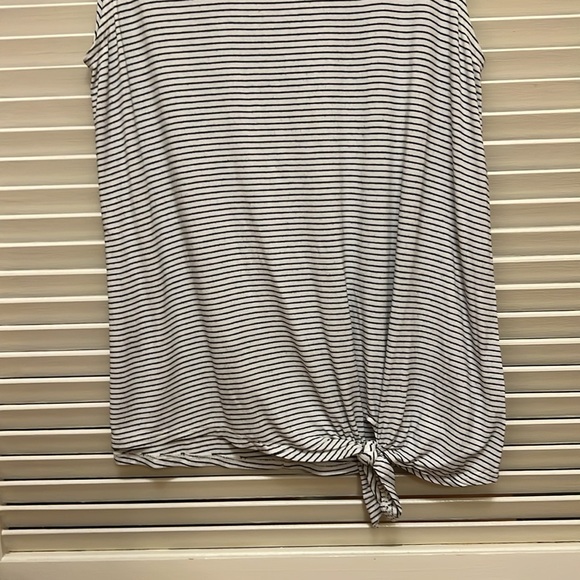 Old Navy Tie at Hem, Sleeveless Girls Top in Navy and White Stripes, Size XL(14) - Picture 5 of 17